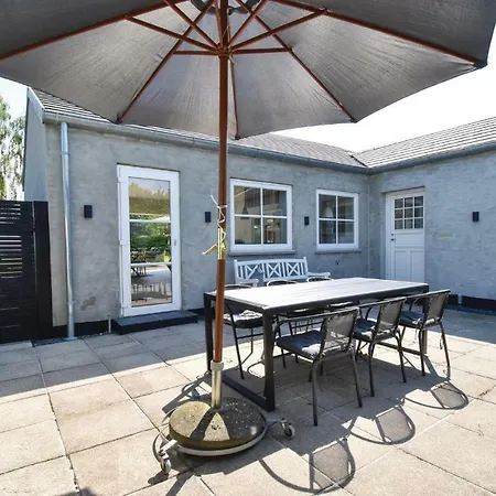 Holiday home Three-bedroom Holiday In Frorup