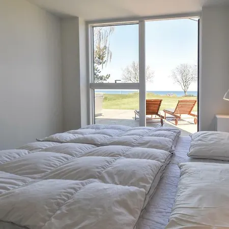 Three-bedroom Holiday In Frorup