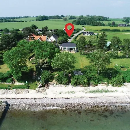 Three-bedroom Holiday In * Frorup